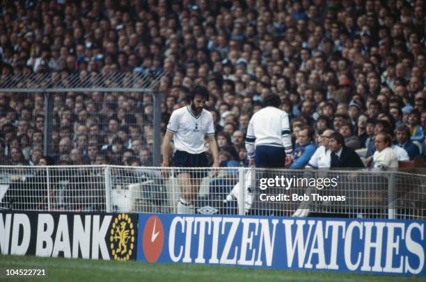 Argentinian footballer Ricardo Villa of Tottenham Hotspur is despondent as he is substituted in the 68th minute of the FA Cup final against...