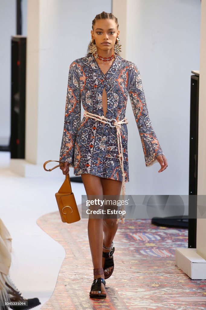 Chloe : Runway - Paris Fashion Week Womenswear Spring/Summer 2019