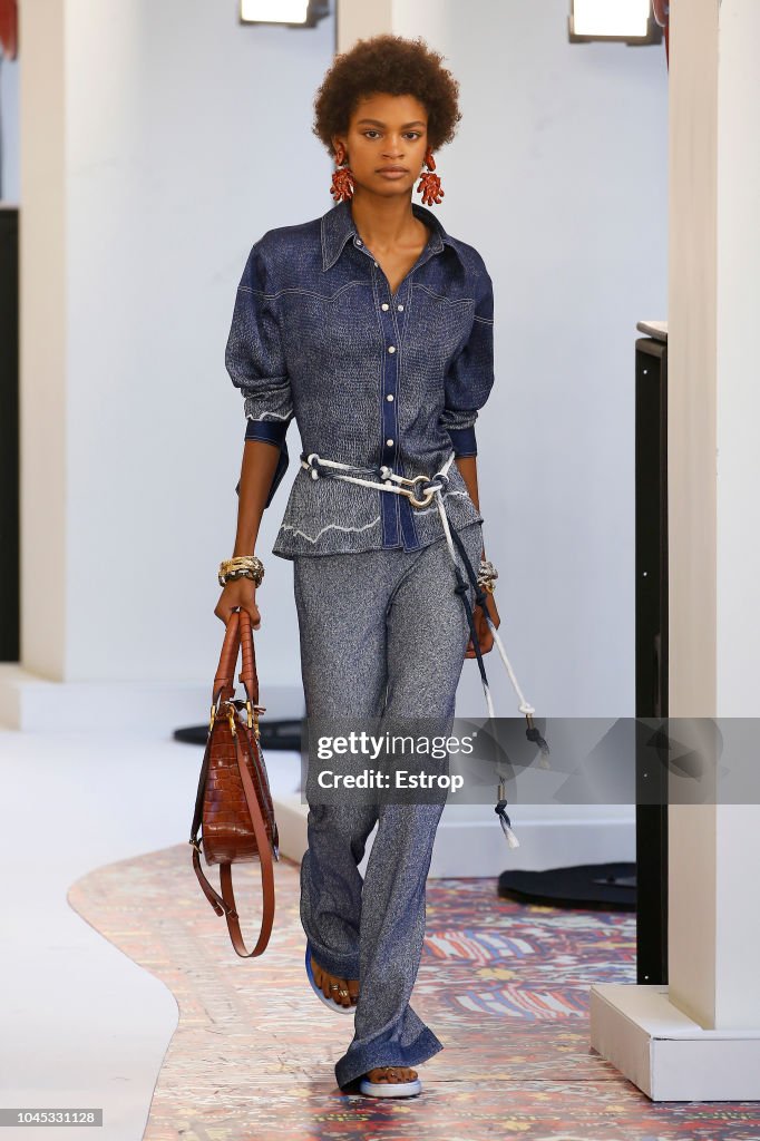 Chloe : Runway - Paris Fashion Week Womenswear Spring/Summer 2019
