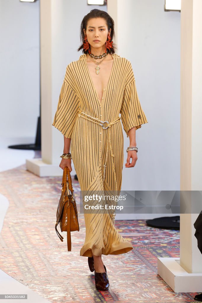 Chloe : Runway - Paris Fashion Week Womenswear Spring/Summer 2019