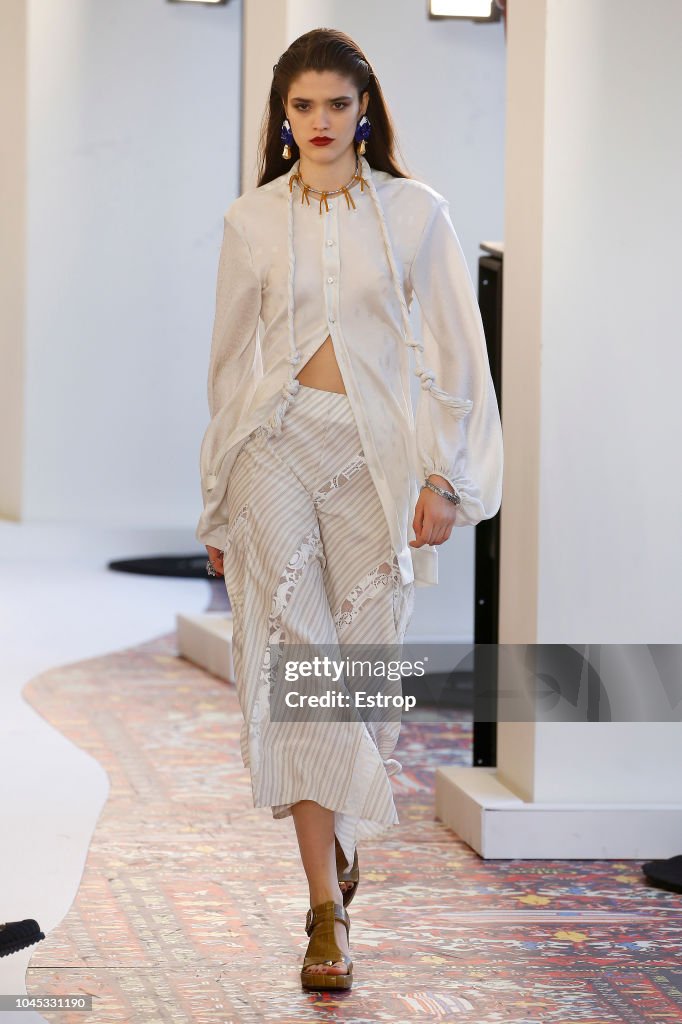 Chloe : Runway - Paris Fashion Week Womenswear Spring/Summer 2019