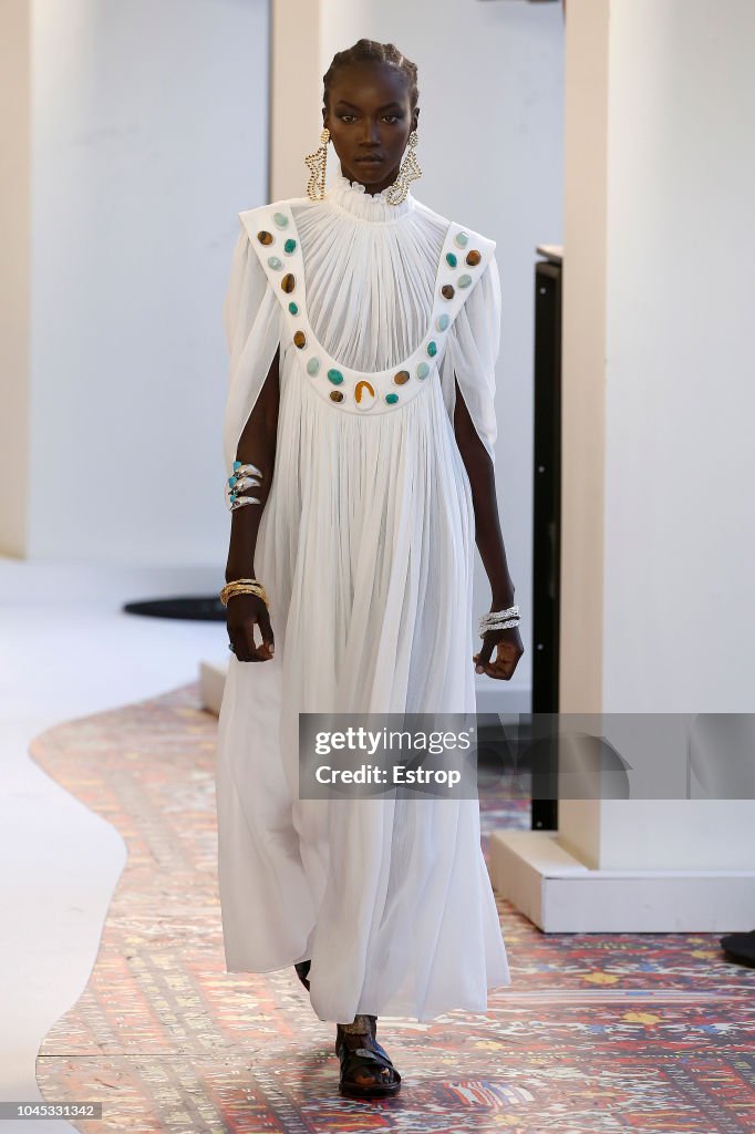 Chloe : Runway - Paris Fashion Week Womenswear Spring/Summer 2019