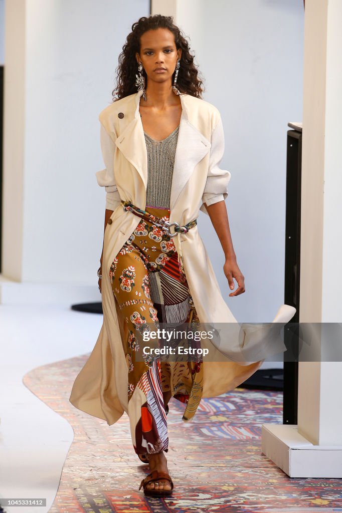 Chloe : Runway - Paris Fashion Week Womenswear Spring/Summer 2019