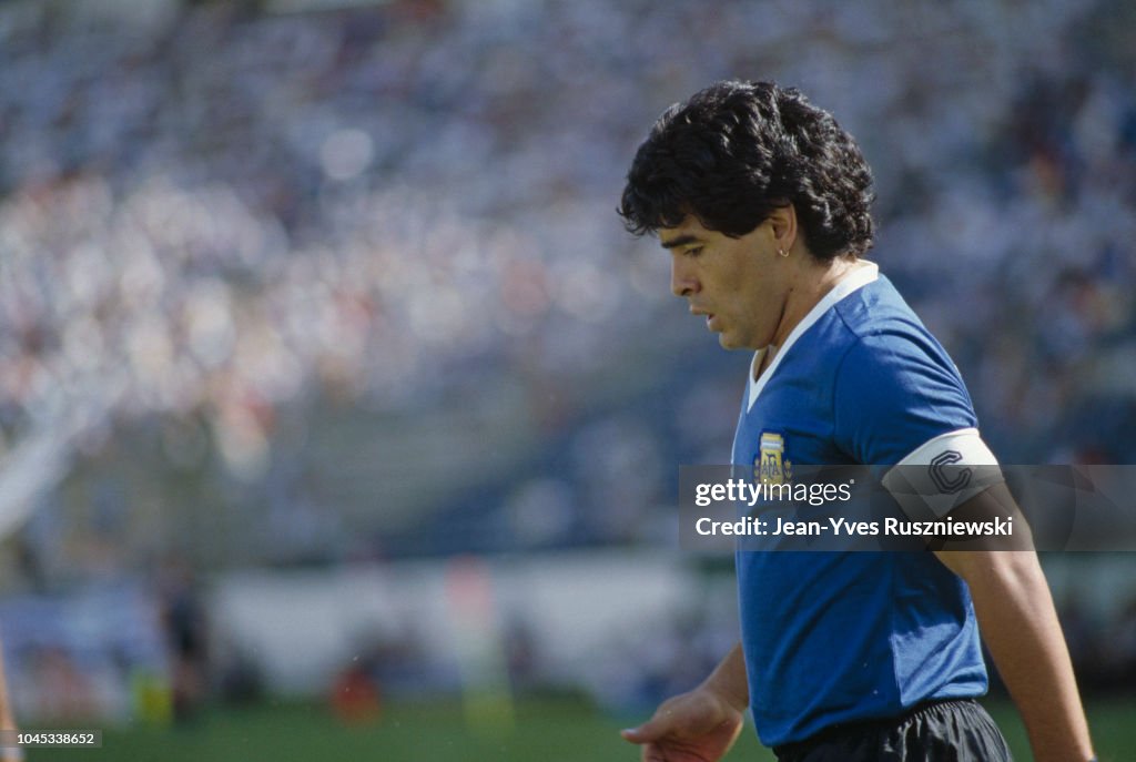 Diego Maradona-1986 FIFA World Cup-Argentina vs Uruguay