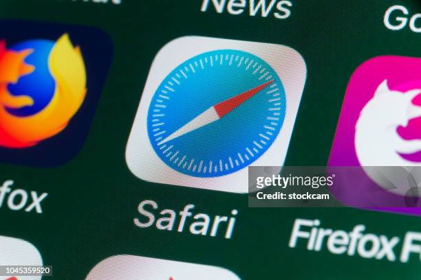 safari, firefox, firefox fokus und andere apps auf dem iphone-bildschirm - webbrowser stock-fotos und bilder