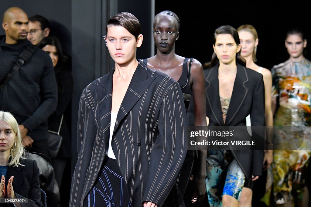 Mugler : Runway - Paris Fashion Week Womenswear Spring/Summer 2019