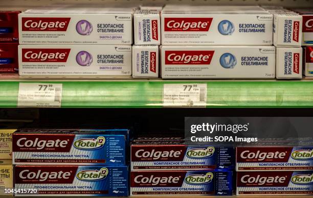 Store Brand Toothpaste Floss Toothpaste Photos and Premium High Res Pictures - Getty Images