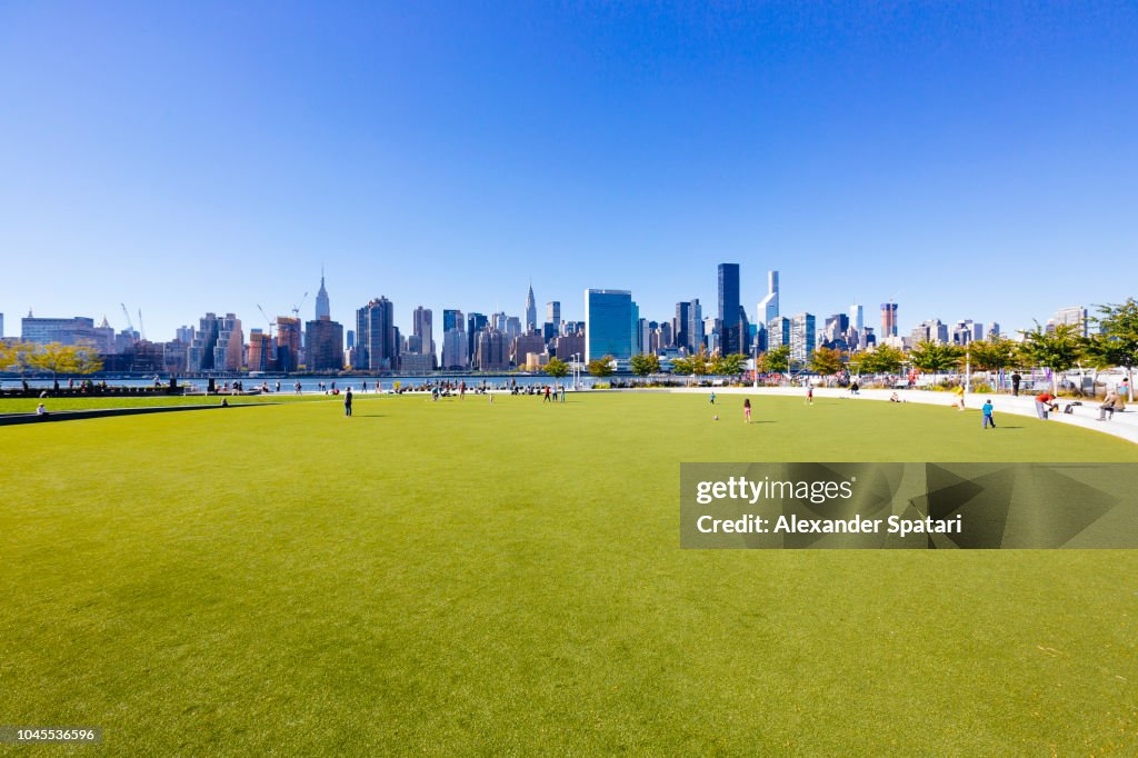 Hunter's Point South Park in Queens and Manhattan skyline, New York City