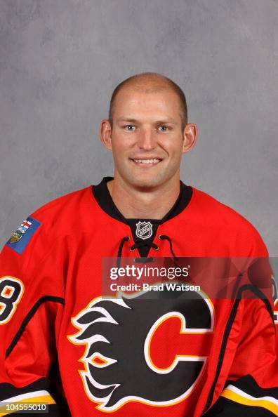 Robyn Ragehr Robyn Regehr of the Calgary Flames poses for his official headshot ...