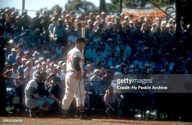 Eddie Mathews of the Milwaukee Braves gets ready to bat during an MLB Spring Training game circa March, 1956 in Bradenton, Florida.
