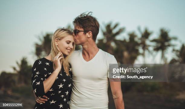 he loves her - cute girlfriends stock pictures, royalty-free photos & images