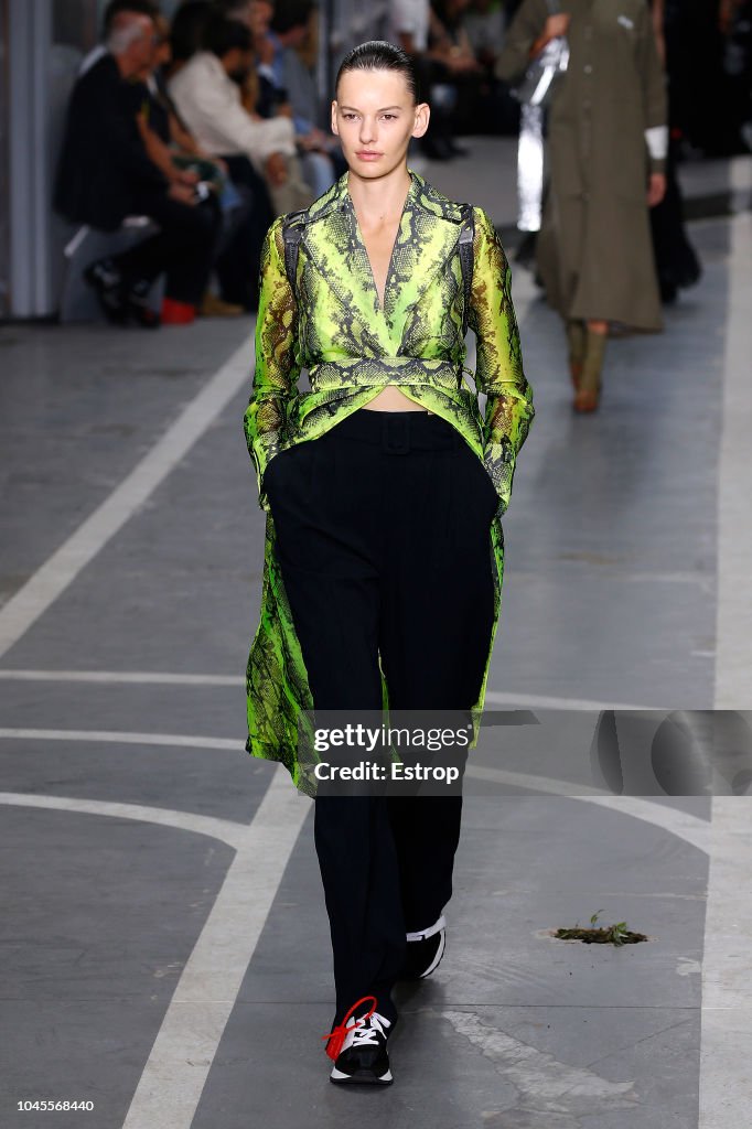 Off-White : Runway - Paris Fashion Week Womenswear Spring/Summer 2019