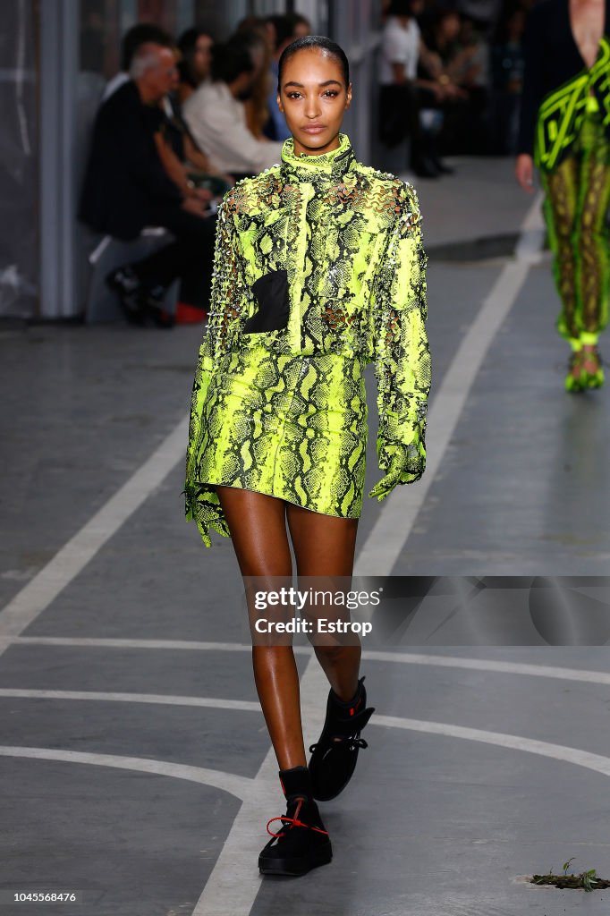 Off-White : Runway - Paris Fashion Week Womenswear Spring/Summer 2019