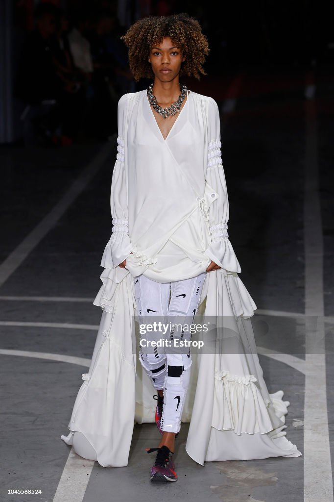 Off-White : Runway - Paris Fashion Week Womenswear Spring/Summer 2019