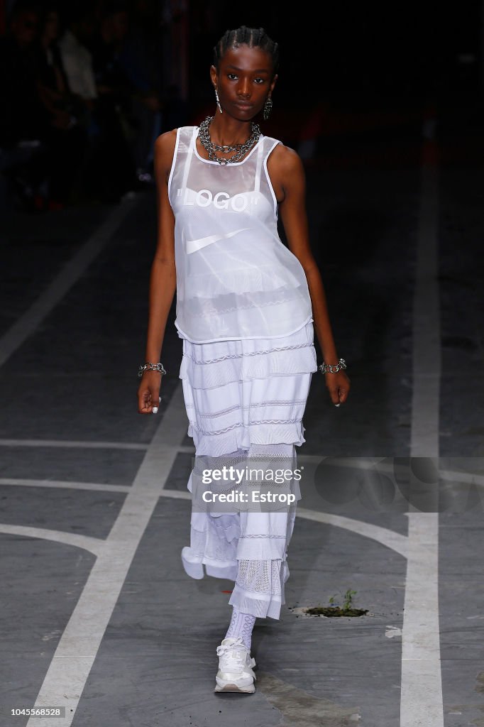 Off-White : Runway - Paris Fashion Week Womenswear Spring/Summer 2019