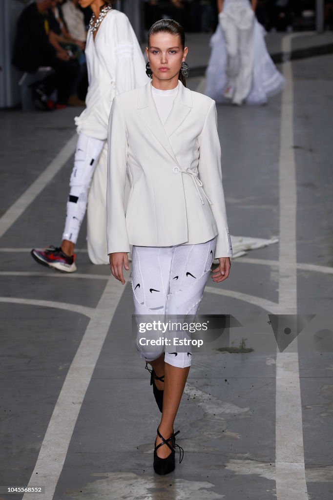 Off-White : Runway - Paris Fashion Week Womenswear Spring/Summer 2019