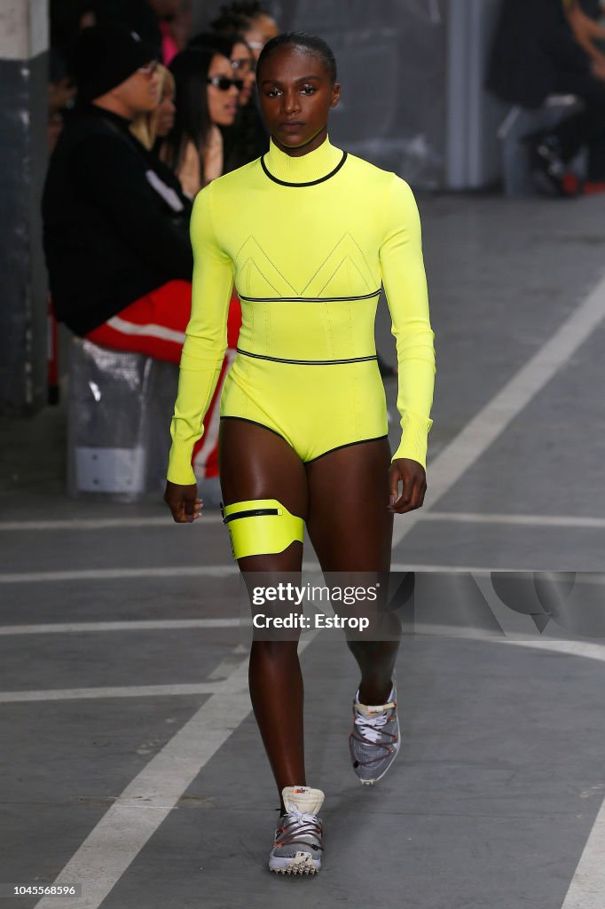 Off-White : Runway - Paris Fashion Week Womenswear Spring/Summer 2019