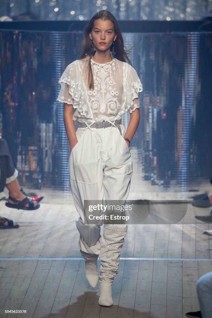 Isabel Marant : Runway - Paris Fashion Week Womenswear Spring/Summer 2019