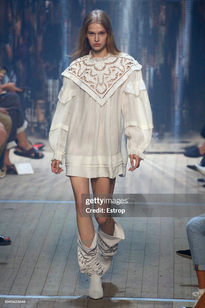 Isabel Marant : Runway - Paris Fashion Week Womenswear Spring/Summer 2019