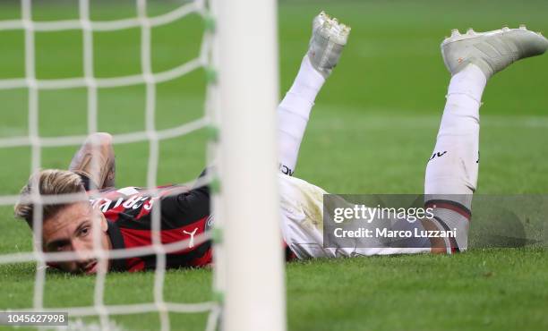 Samuel Castillejo of AC Milan reacts after missing a goal during the UEFA Europa League Group F match between AC Milan and Olympiacos at Stadio...