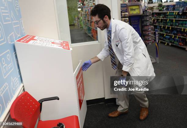 Drop Medication Medication Drop Box Photos and Premium High Res Pictures - Getty Images