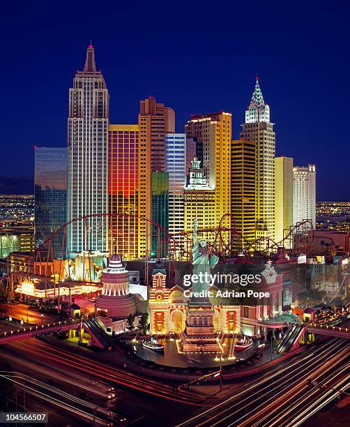 hotel new york new york - las vegas strip exteriors stock pictures, royalty-free photos & images