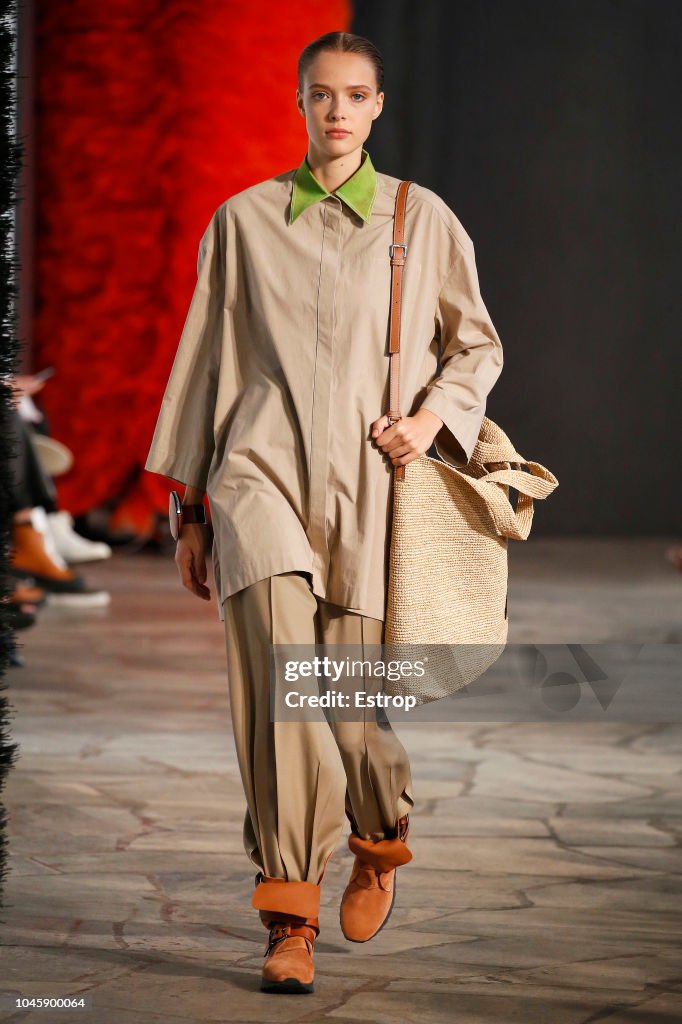 Loewe : Runway - Paris Fashion Week Womenswear Spring/Summer 2019