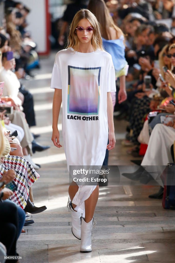 Each x Other : Runway - Paris Fashion Week Womenswear Spring/Summer 2019