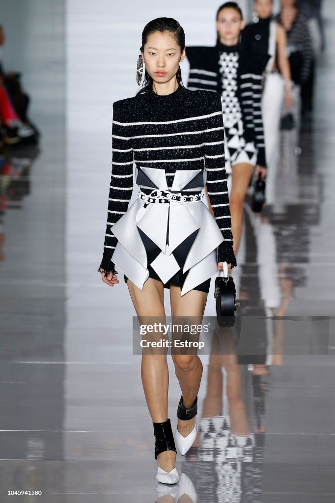 Balmain : Runway - Paris Fashion Week Womenswear Spring/Summer11 2019