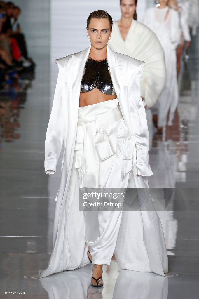 Balmain : Runway - Paris Fashion Week Womenswear Spring/Summer11 2019