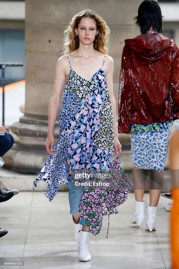 Christian Wijnants : Runway - Paris Fashion Week Womenswear Spring/Summer 2019