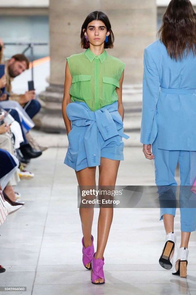 Christian Wijnants : Runway - Paris Fashion Week Womenswear Spring/Summer 2019