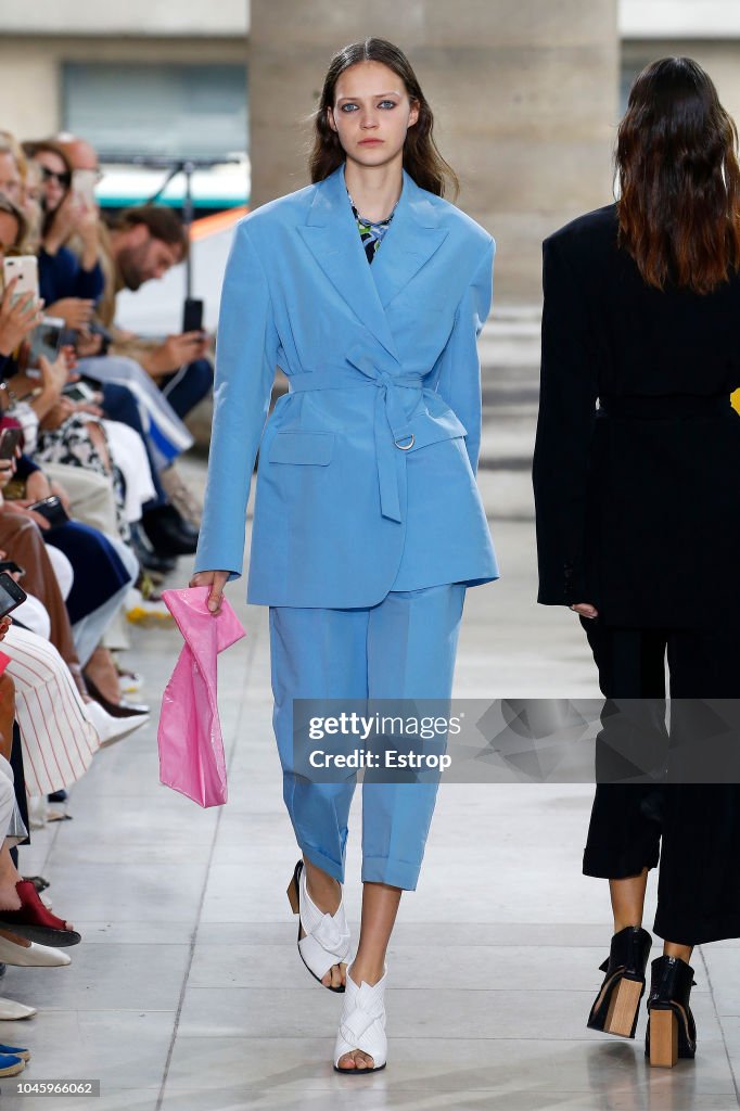 Christian Wijnants : Runway - Paris Fashion Week Womenswear Spring/Summer 2019