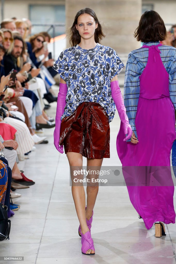 Christian Wijnants : Runway - Paris Fashion Week Womenswear Spring/Summer 2019