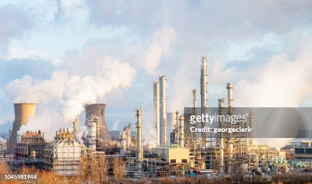 oil refinery and petrochemical plant at grangemouth in scotland - factory stock pictures, royalty-free photos & images