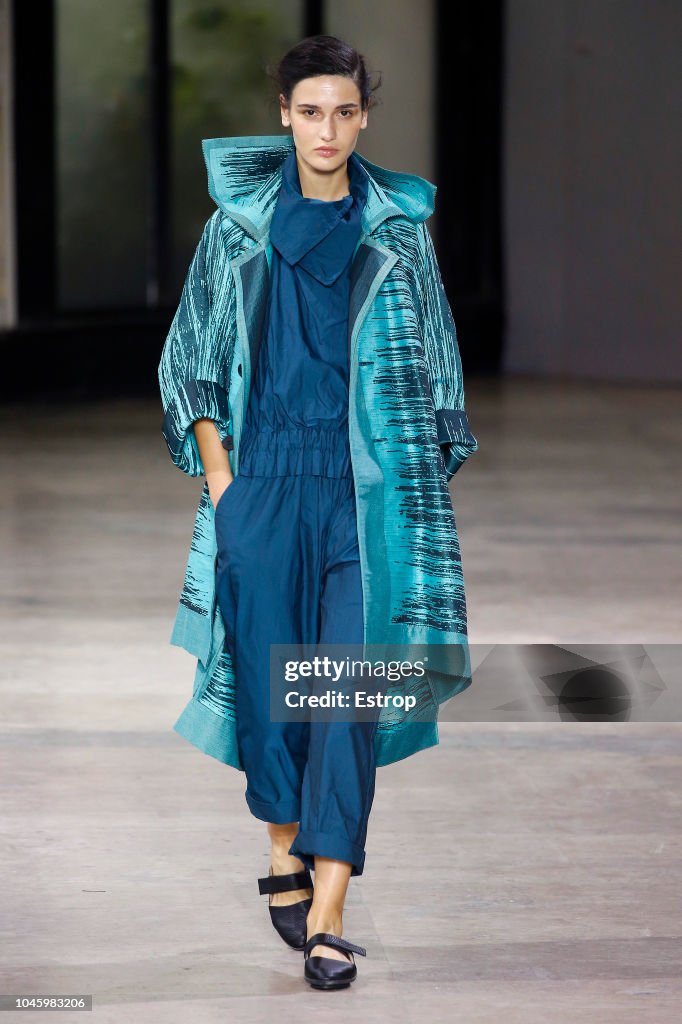 Issey Miyake : Runway - Paris Fashion Week Womenswear Spring/Summer  2019