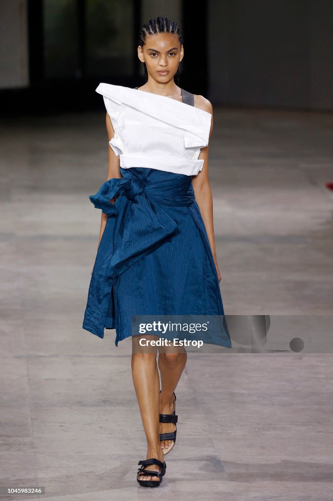 Issey Miyake : Runway - Paris Fashion Week Womenswear Spring/Summer  2019