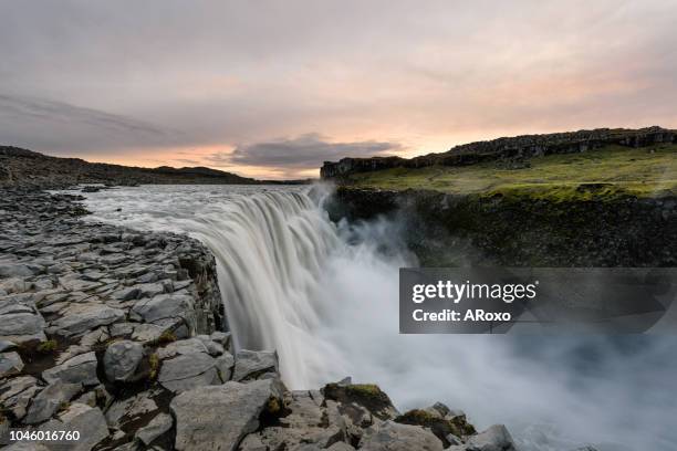 dettifoss is a waterfall in vatnajokull national park in iceland, and is the most powerful waterfall in europe - dettifoss waterfall foto e immagini stock