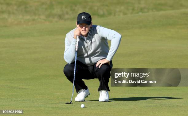 Marcus Fraser of Australia lines up a putt on the 15th hole during the second round of the 2018 Alfred Dunhill Links Championship on The Old Course...