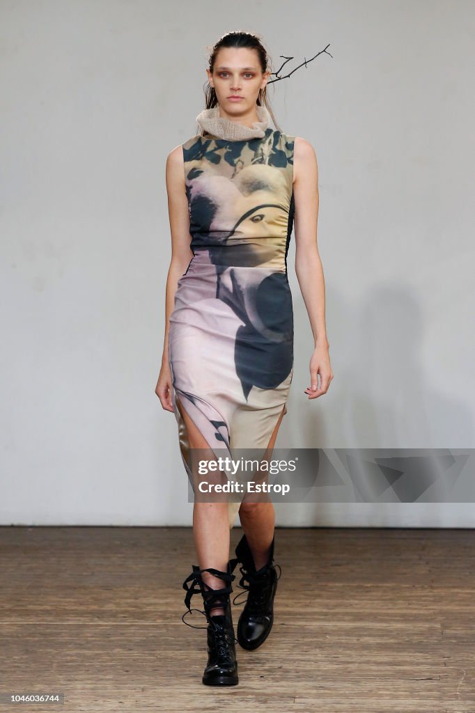 Olivier Theyskens : Runway - Paris Fashion Week Womenswear Spring/Summer 2019