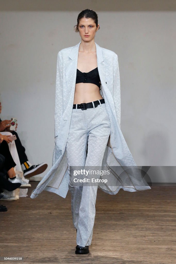 Olivier Theyskens : Runway - Paris Fashion Week Womenswear Spring/Summer 2019