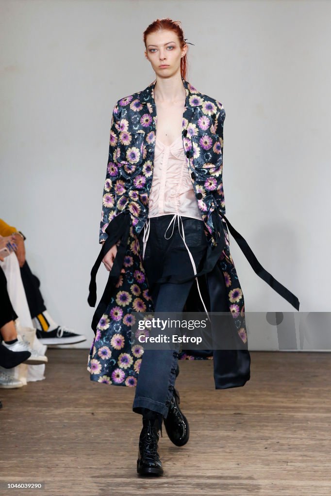 Olivier Theyskens : Runway - Paris Fashion Week Womenswear Spring/Summer 2019