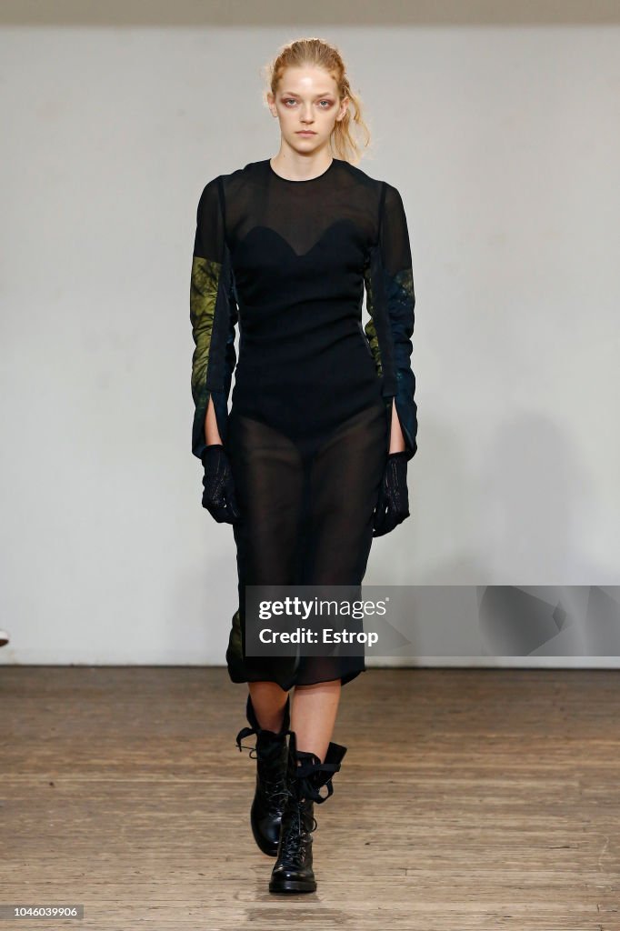 Olivier Theyskens : Runway - Paris Fashion Week Womenswear Spring/Summer 2019