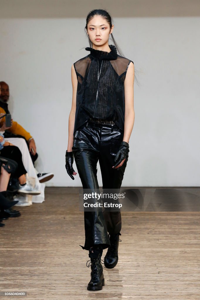 Olivier Theyskens : Runway - Paris Fashion Week Womenswear Spring/Summer 2019