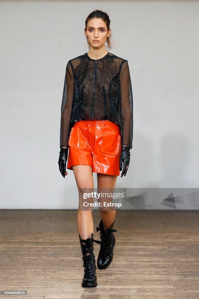 Olivier Theyskens : Runway - Paris Fashion Week Womenswear Spring/Summer 2019