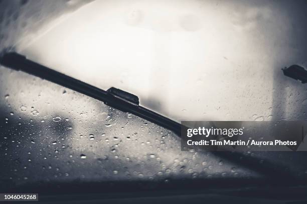 windshield wipers during rain - vindrutetorkare bildbanksfoton och bilder