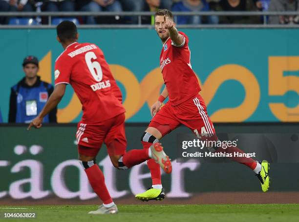 Aaron Hunt of Hamburg celebrates with his team-mates after scoring his team's first goal during the Second Bundesliga match between SV Darmstadt 98...