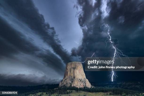 storm over the devils tower, wyoming. usa - devils tower stock pictures, royalty-free photos & images