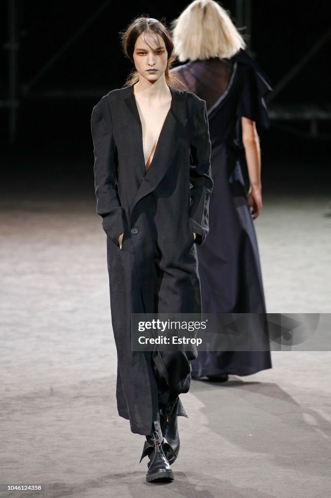 Yohji Yamamoto : Runway - Paris Fashion Week Womenswear Spring/Summer  2019