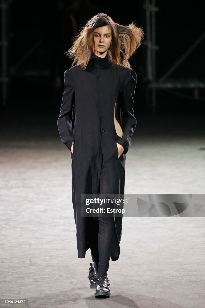 Yohji Yamamoto : Runway - Paris Fashion Week Womenswear Spring/Summer  2019